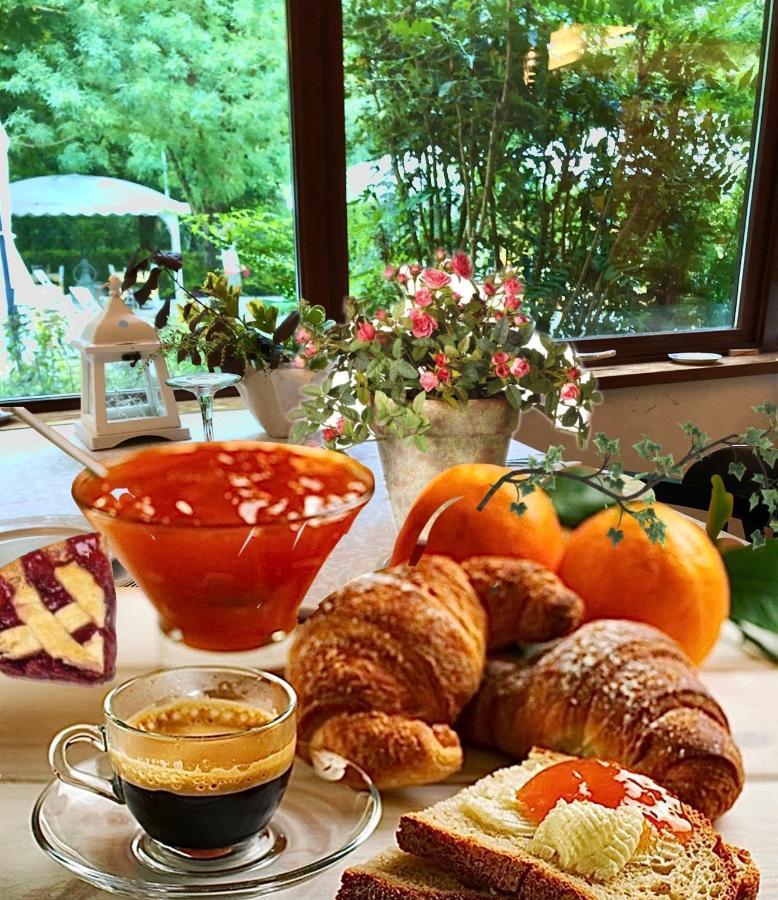 Hotel La Ginestra Акуаланя Екстериор снимка