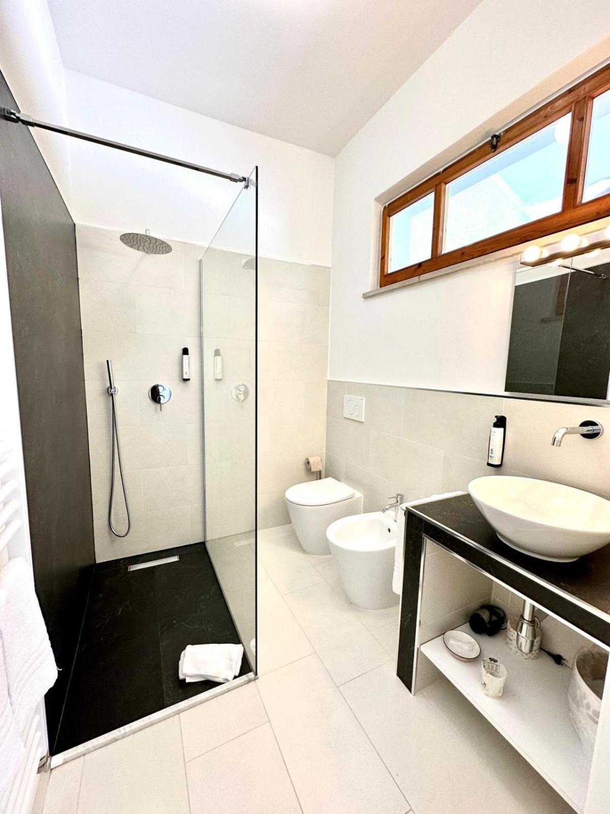 Hotel La Ginestra Акуаланя Екстериор снимка