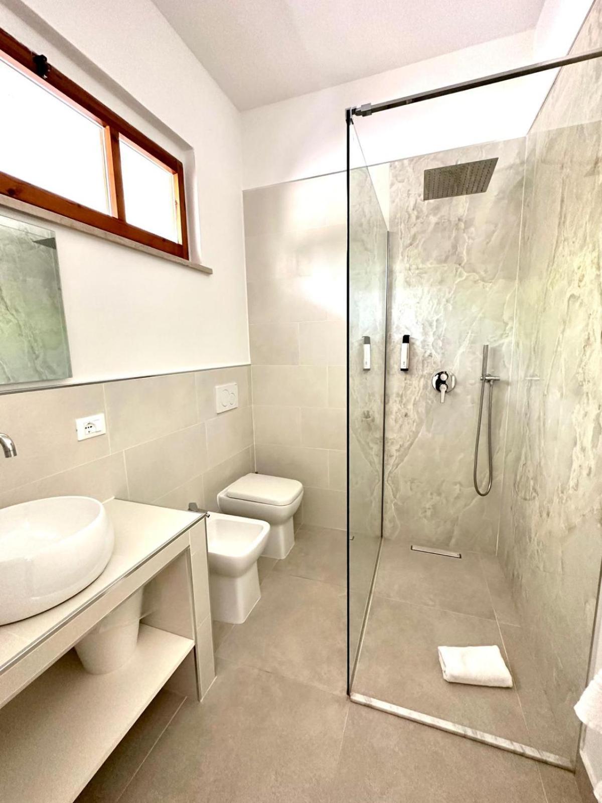 Hotel La Ginestra Акуаланя Екстериор снимка