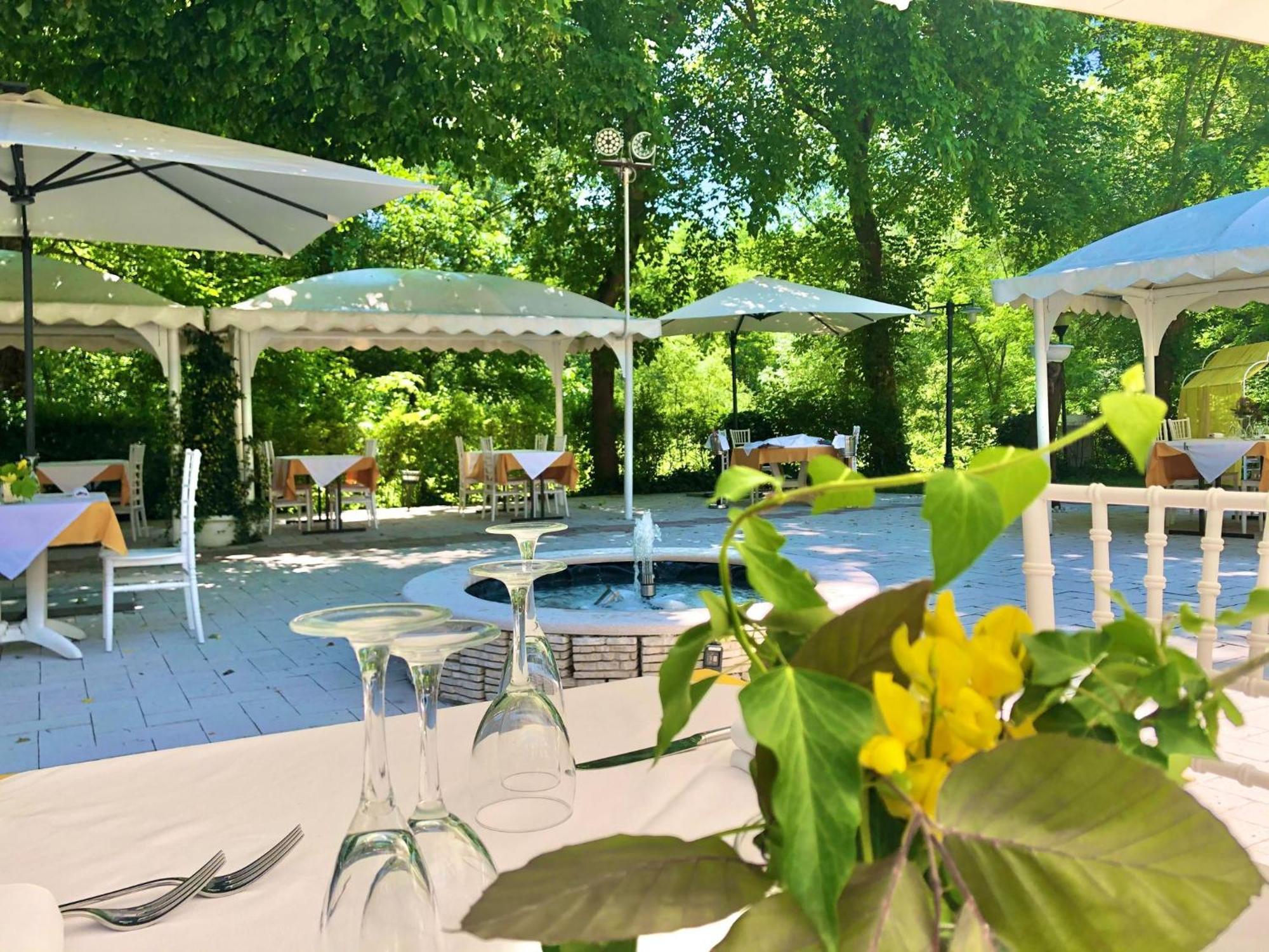 Hotel La Ginestra Акуаланя Екстериор снимка
