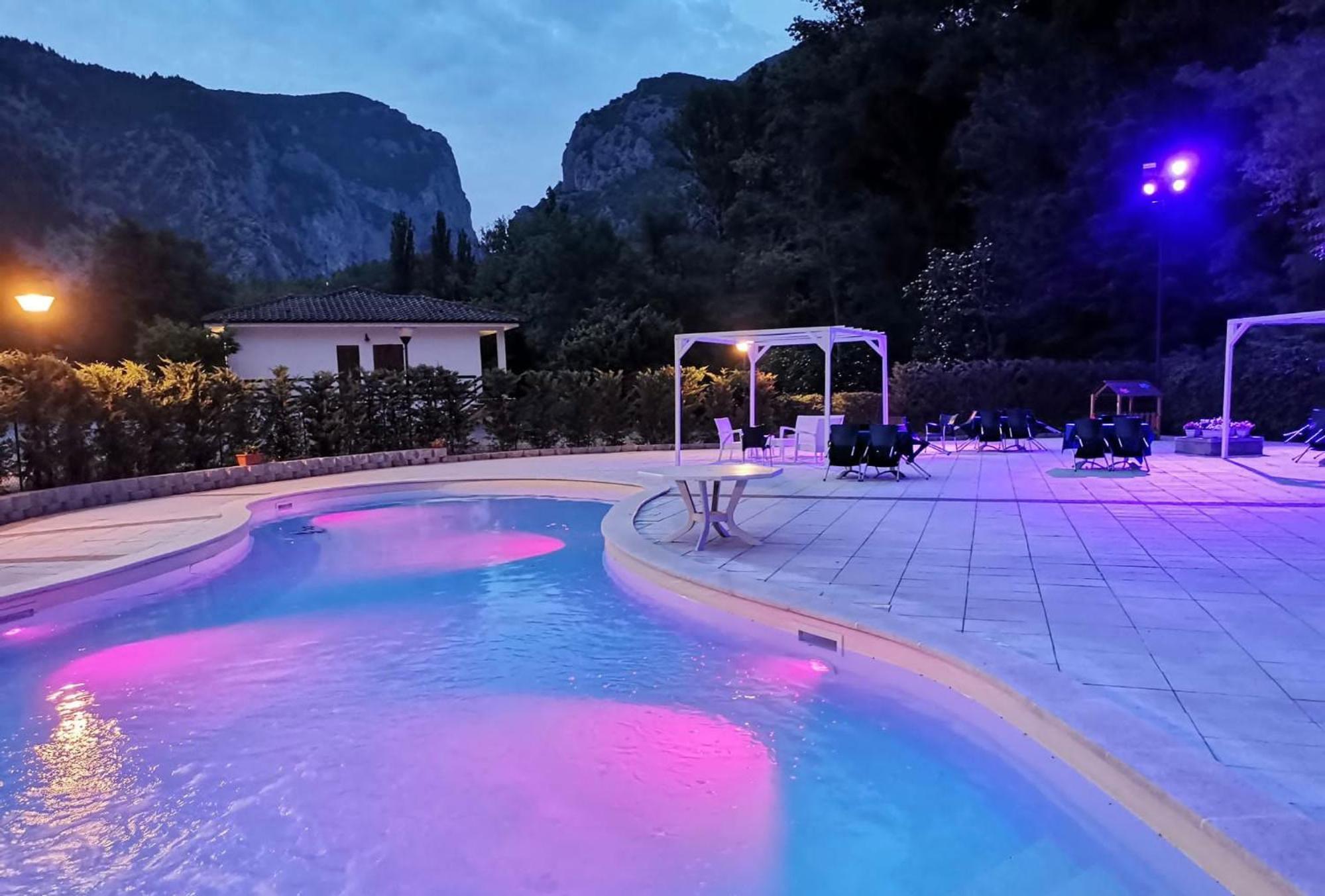Hotel La Ginestra Акуаланя Екстериор снимка