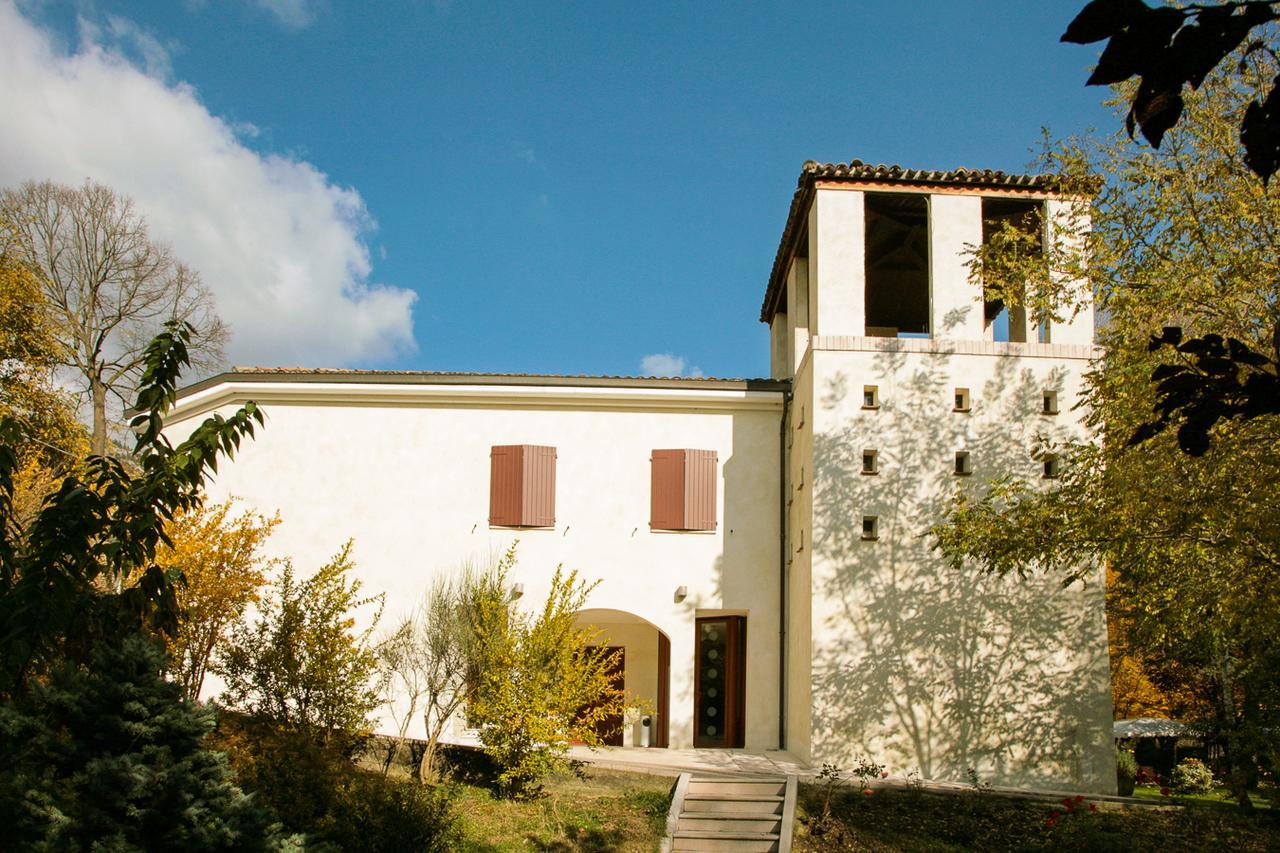 Hotel La Ginestra Акуаланя Екстериор снимка