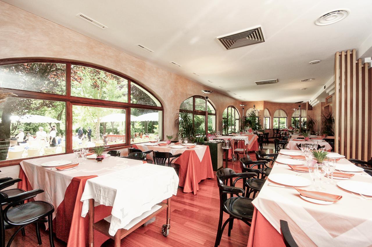 Hotel La Ginestra Акуаланя Екстериор снимка