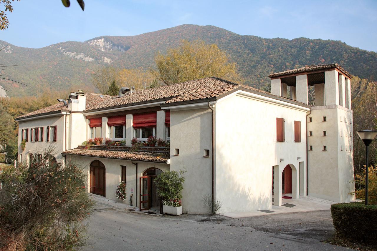 Hotel La Ginestra Акуаланя Екстериор снимка