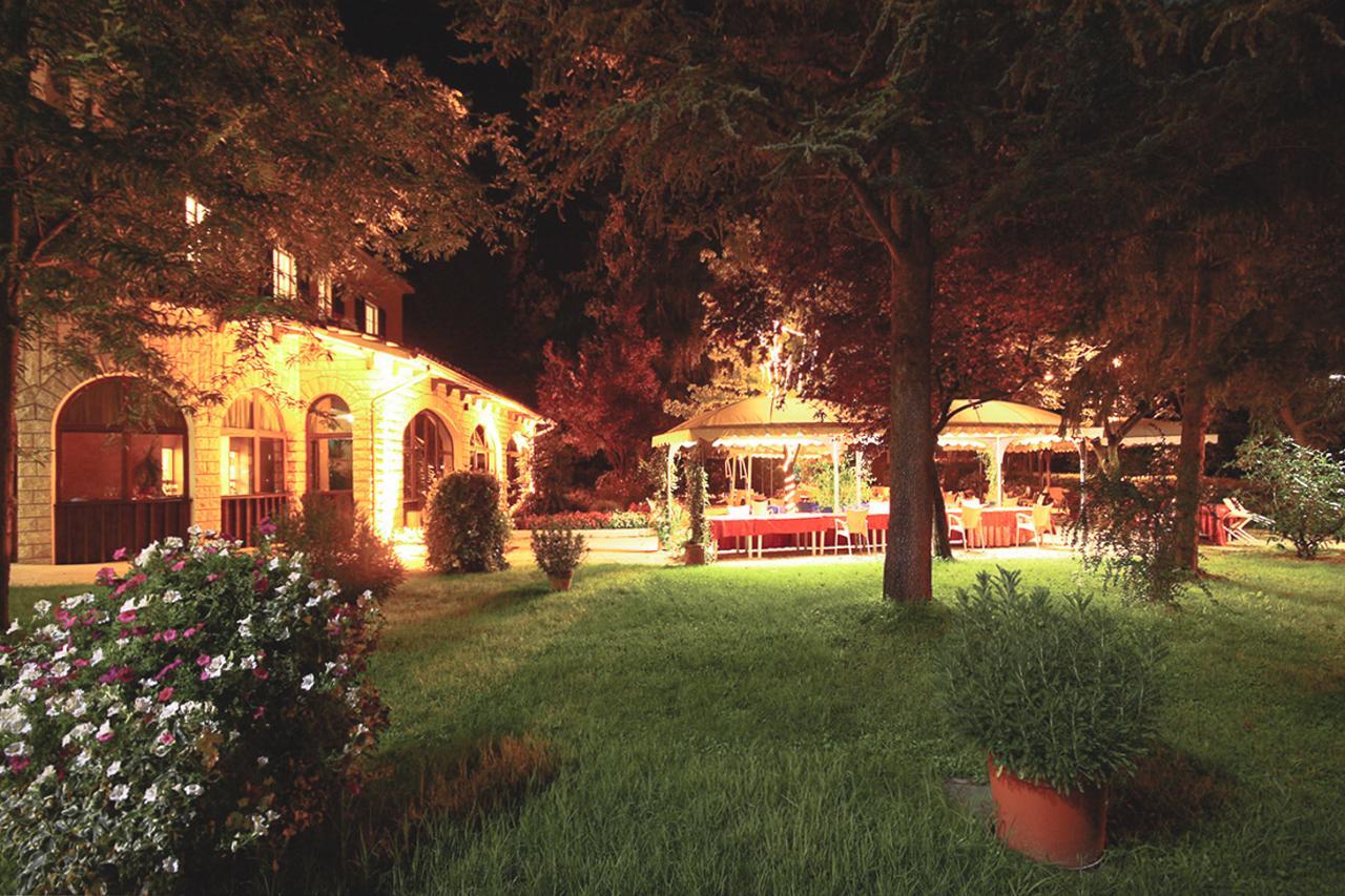 Hotel La Ginestra Акуаланя Екстериор снимка